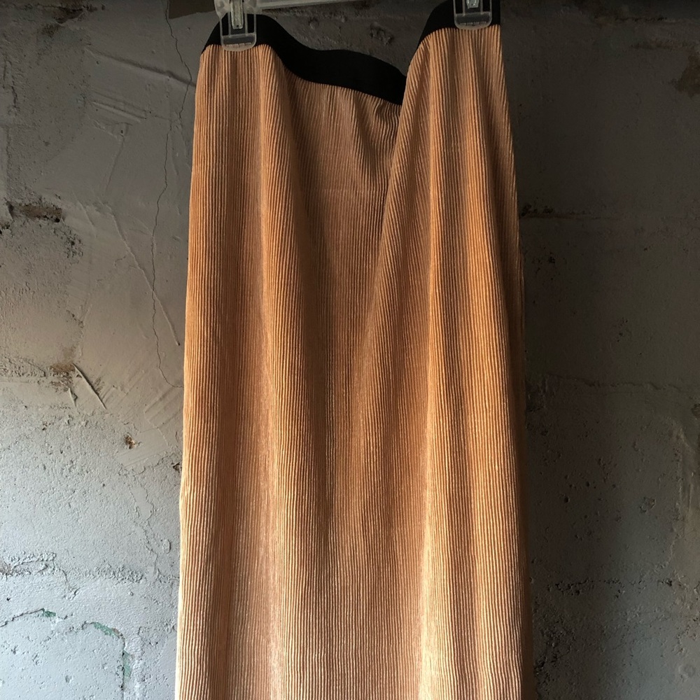 Wet seal skirt